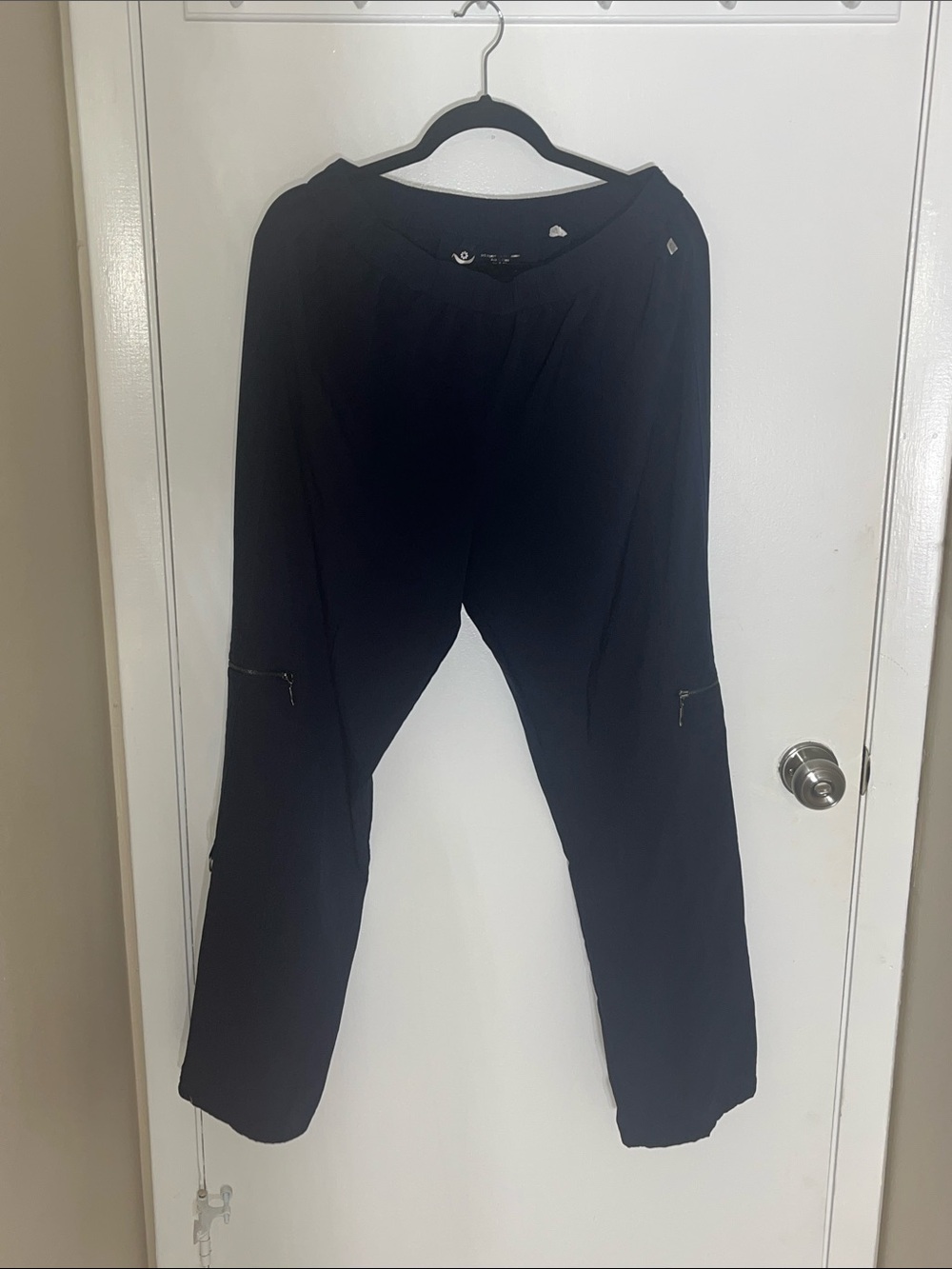 Chico's dark navy women's Cargo Pants with Zip Accents
